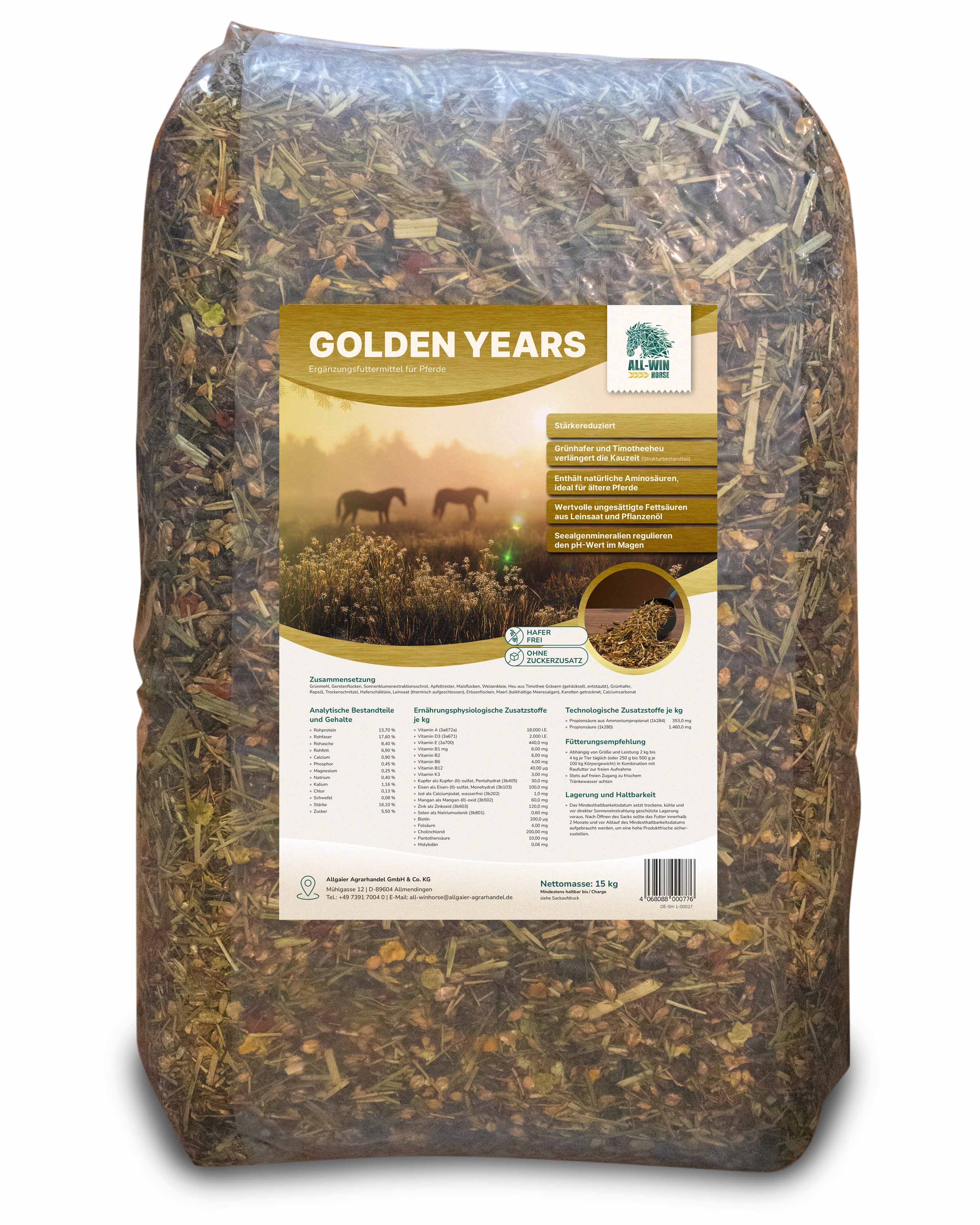 Transparenter Kunststoffsack mit strukturreicher Futtermischung für Pferde. Auf der Vorderseite ein goldenes Etikett mit der Aufschrift „Golden Years“. Abgebildet sind Pferde auf einer Wiese bei Sonnenuntergang, daneben Hinweise wie „Stärkere­duziert“, „G